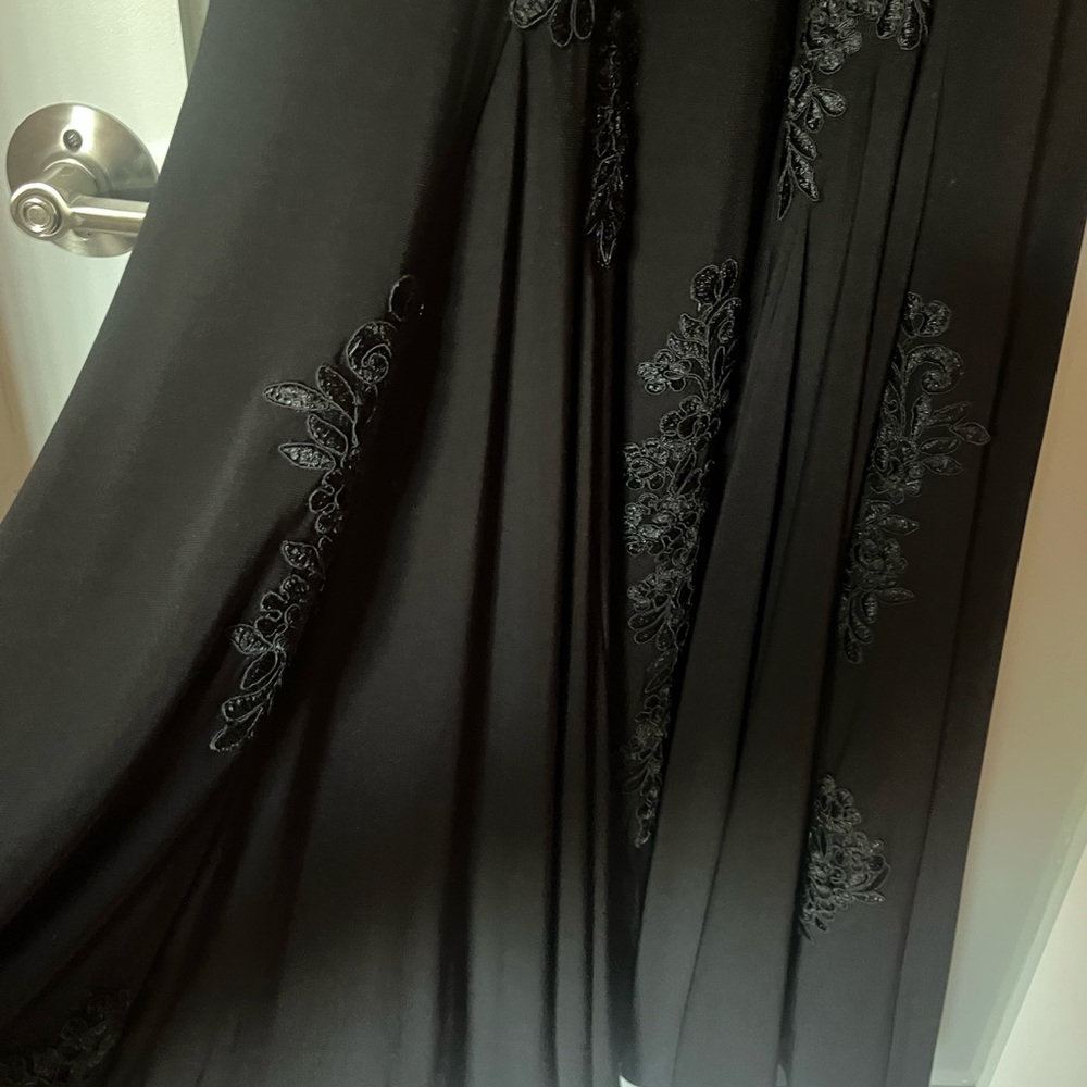 Gorgeous Black Halter lace size 4 Evening Gown - Picture 6 of 8